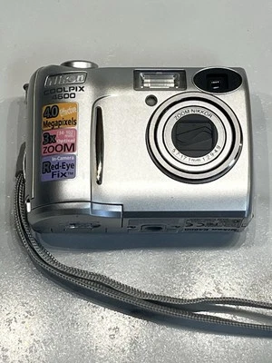 Nikon Coolpix E4600 4.0MP Digital Camera Silver 3X Zoom E4600 (see description) - Image 1 of 4