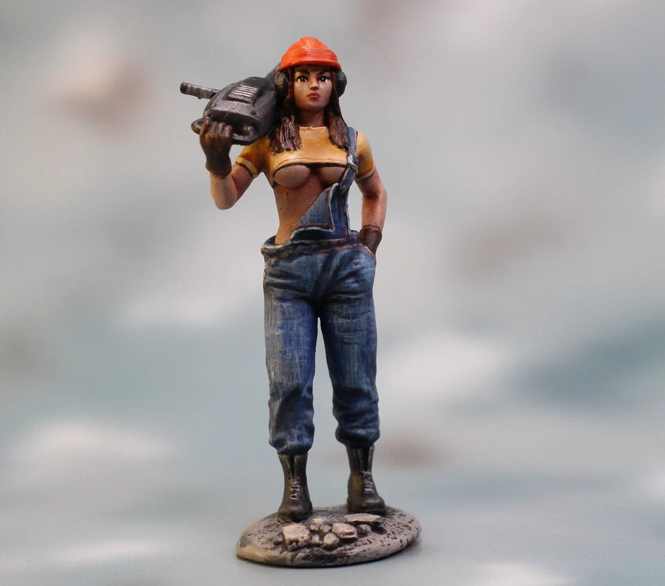 ⭐Work Girl Action Collectible Miniature 3D Figurine Plastic . 54mm 1/32 PAINTED⭐ - Image 1 of 4