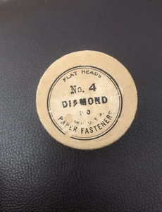 Vintage Diamond No 4 Flachkopf Papierverschluss Box - Bild 1 von 3