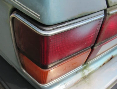 BENTLEY MULSANNE 1990 LUZ TRASERA EXTERIOR IZQUIERDA DESALIÑADA Foto 1 de 2