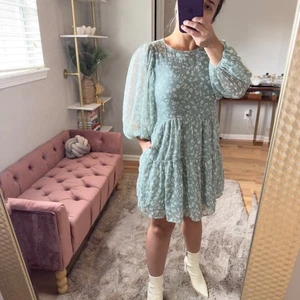 Abercrombie & Fitch XS Green Floral Print Tiered Long Sleeve Mini Dress - Picture 1 of 7