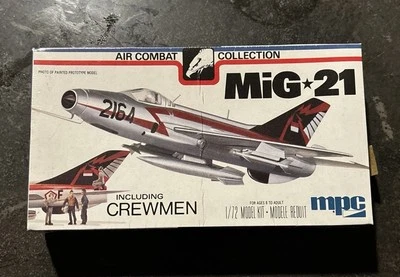 MPC MiG 21 Air Combat Collection w/ Crewmen, 1:72 sealed NIB 2-2108 - Image 1 of 4