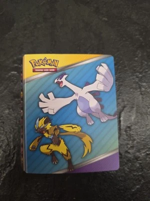 Pokemon Trueno Perdido Sol y Luna Mini Álbum Coleccionista SOLO tiene 60 Cartas Foto 1 de 4