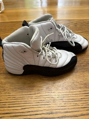 Nike Air Jordan 12 Zapatos Retro Juveniles Talla 2Y Blanco Negro Rojo Universitario 151186-162 Foto 1 de 4