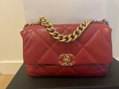 Chanel Solapa 19 Bolso Rojo Nuevo en Caja con Bolsa para el Polvo Nunca Usado  Foto 1 de 4