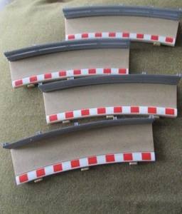 Hornby Scalextric L8680 1/32 Tan/Beige Curved "BB" Borders w/Barriers (4pcs) - Picture 1 of 11