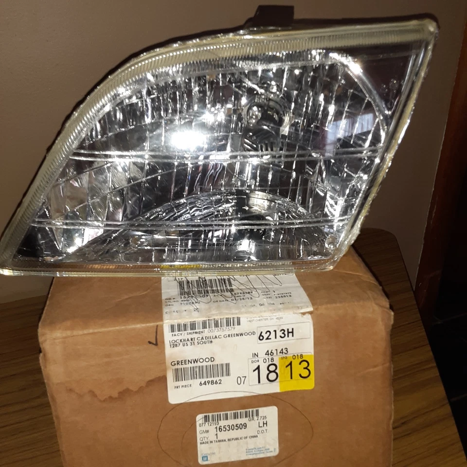 Cápsula halógena Faros Venture Montana Silhouette GM LH Driver 16530509 A1 Foto 1 de 3