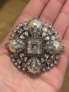 JOAN RIVERS BROCHE POTENCIADOR RELIQUIA GEORGIANA PÚRPURA IMITACIÓN PERLA CRUZ MALTESA - Imagen 1 de 13