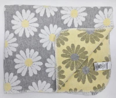 Manta bebé Pottery Barn Kids Sunshine Daisy tejido jacquard gris amarillo  Foto 1 de 4