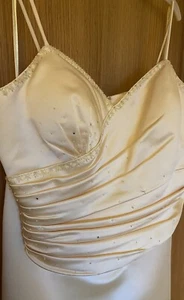 Size 18 Beautiful Soft Gold. wedding, bridesmaid, prom, ball, Skirt & bodice - Picture 1 of 6