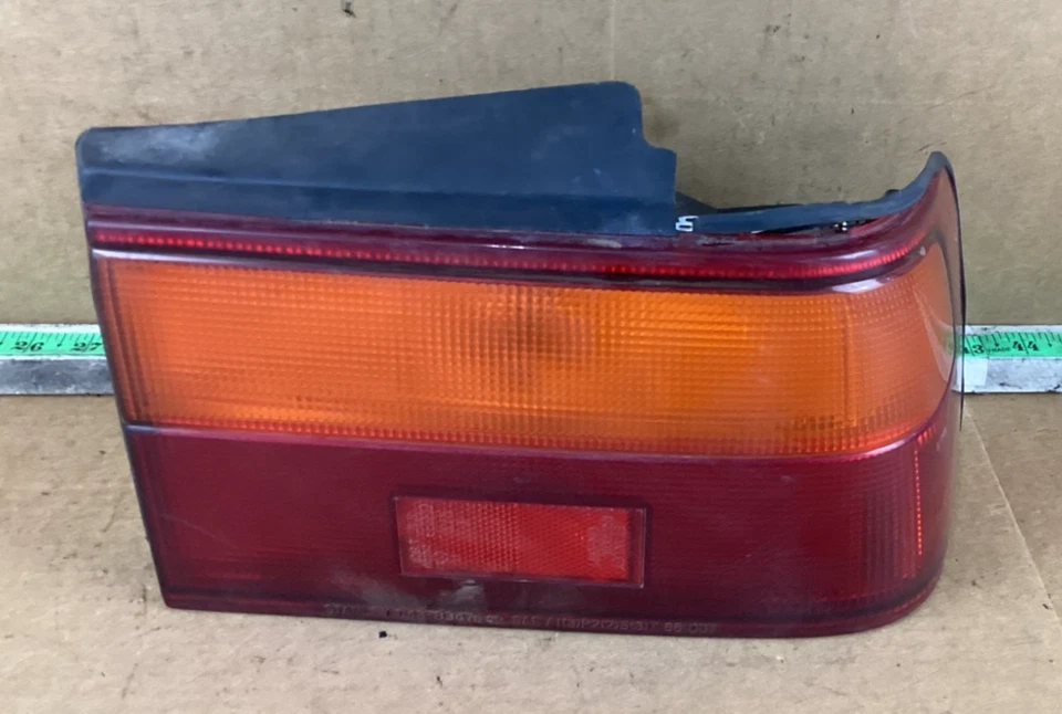 Luz trasera derecha del lado del pasajero Honda Accord 1988-1989 sedán Foto 1 de 4