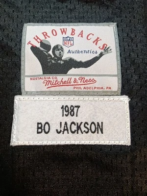 CAMISETA MASCULINA COSTURADA BO JACKSON #34 RAIDERS MITCHELL & NESS TAMANHO 48 NOVA SEM ETIQUETAS - Imagem 1 de 4