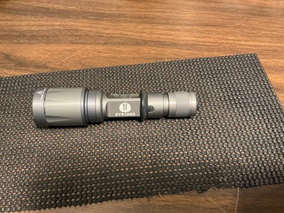 Linterna Centurión Surefire Strider Millennium Series M2 Foto 1 de 4