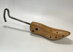 Schuhspanner aus Holz Metall Kurbel verstellbar Vintage 2 - Bild 1 von 5