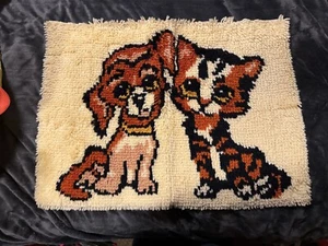 VINTAGE LATCH HOOK RUG BEST FRIENDS KITTEN & PUPPY 19"x26" CAT DOG COMPLETED - Picture 1 of 8