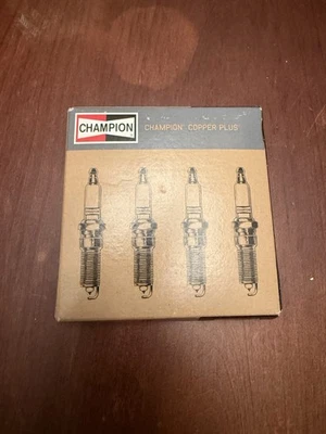 Champion Copper Plus 18 / RV15YC4 factory pack of 4 spark plugs - Image 1 of 3