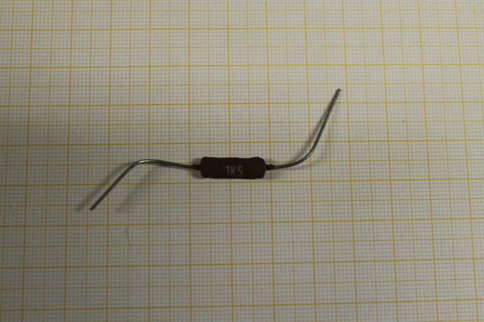 10 x Draht-widerstand Resistor axial 22.616 Ø6x16 4W ±5% 100V - Bild 1 von 1