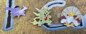 Pokemon Oficial 3 Pin Set - Mega Latios, Mega Tyranitar, Mega Alakazam - Imagen 1 de 1