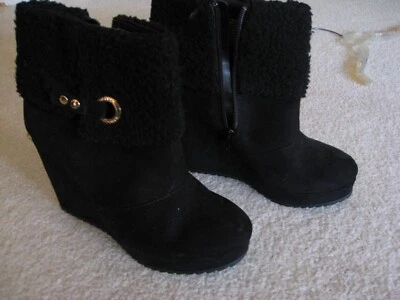 Women's Juicy Couture Black Ankle Boot Shoes Wedge Faux Fur Size 9 - Image 1 of 4