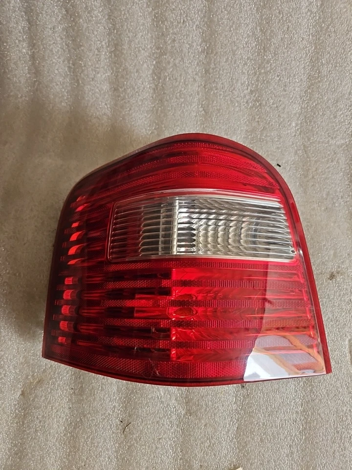 2006 Ford Freestyle Drivers Left Tail Lamp Foto 1 de 1