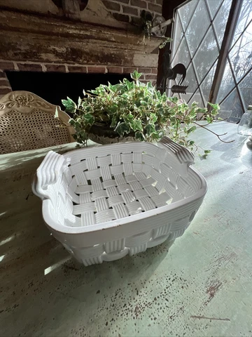 Italy White Glazed Ceramic Woven Basket Picnic Handle Square 9" Cover