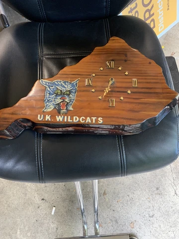 University of KENTUCKY WILDCATS - UK - Wood/Varnish Wall Clock - Works-Pre 1988 Cover