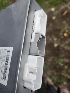 INFINITI M56 M37 Q70 2011-2014 OEM STEERING RACK  PINION CONTROL MODULE Cracked  - Picture 1 of 5