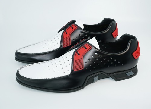 Prada derby uomo bicolore punta tecnica stringata in pelle nero bianco rosso prezzo al pubblico consigliato $ 850