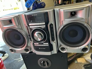 Sony HCD-EC55 Hi-Fi 3 Disc CD AM/FM Stereo Player Set w/ SS-EC55S Speaker System - Picture 1 of 10