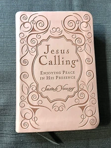 Jesus Calling Devotional Pink Cover Enjoying Peace in His Presence Sarah Young - Imagen 1 de 8