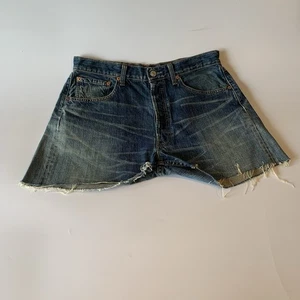 Retro Levi’s 501 Denim Shorts W32 High Waisted Cut-Offs Made In 2017 Medium Wash - Picture 1 of 12