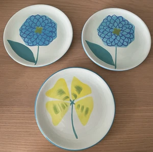 Crate & Barrel Flower Petal Salad Snack Side Dessert Plate Set 3 yellow blue 8" - Picture 1 of 4