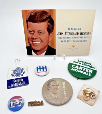 OCHO ARTÍCULOS SURTIDOS DE CAMPAÑA DEL PARTIDO DEMOCRÁTICO DE EE. UU. - ALFILERES, INTERMITENTE, TARJETA Foto 1 de 4