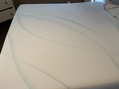 tempurpedic mattress king King Luxe Adapt soft - Immaculate condition - Image 1 of 2