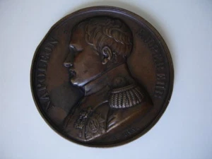 Medalla de bronce. Napoleón Emperador. 1840. Memorial de Santa Helena. A. Bovy - Imagen 1 de 3