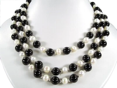 Collar De Ónix Y Perlas De Agua Dulce De Tres Filas Con Cierre De Flor De Concha - Imagen 1 de 3