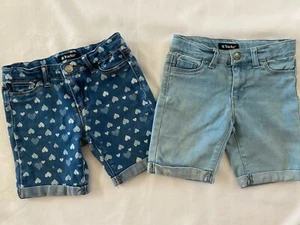 2 PAIRS OF GIRLS TRACTOR DENIM JEAN BERMUDA SHORTS HEARTS PLAIN BLUE EUC SIZE 6 - Picture 1 of 5