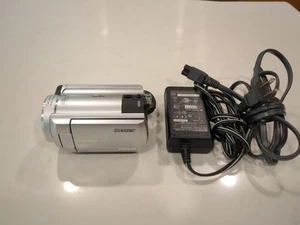 Sony Handycam DCR-SR40 Digital Video Camcorder HDD 30GB - Silver - Tested Works - Picture 1 of 8
