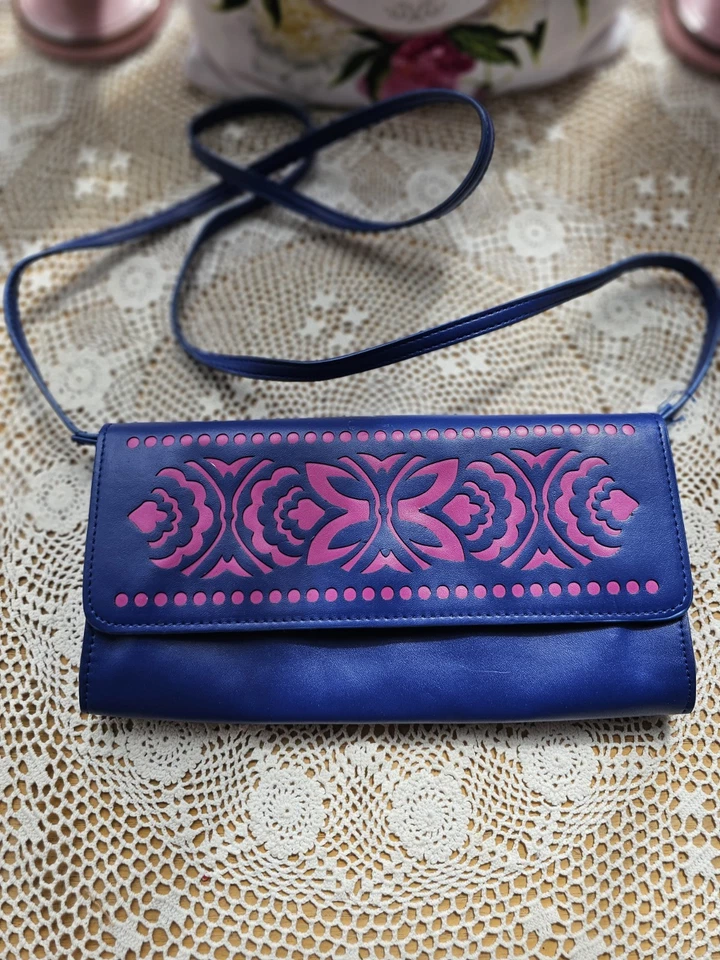 Bolso sin asas/bross vintage Vera Bradley azul con correa desmontable recortada rosa Foto 1 de 4