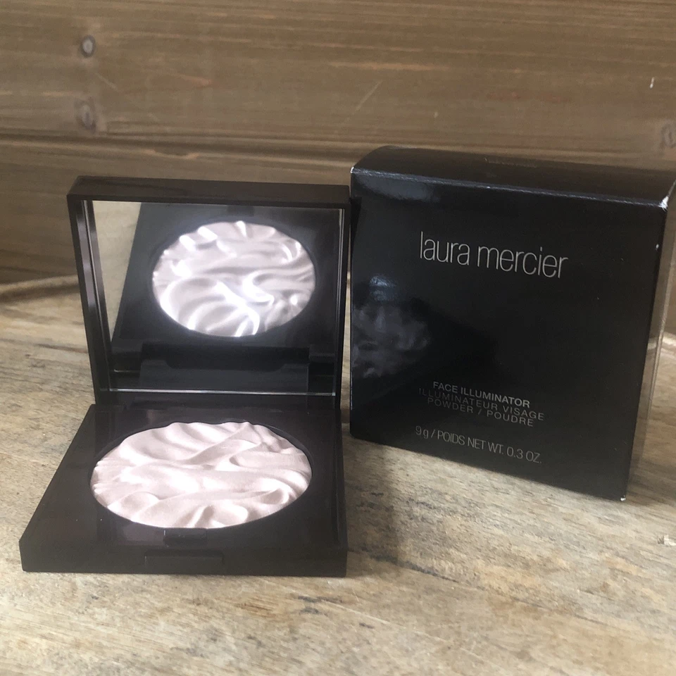 LAURA MERCIER FACE ILLUMINATOR HIGHLIGHTING POWDER, DEVOTION - (0.3 oz./9 g.) - Image 1 of 4