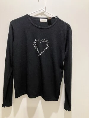 Suéter largo con corazón de lentejuelas Studio Works para dama talla grande negro Foto 1 de 4