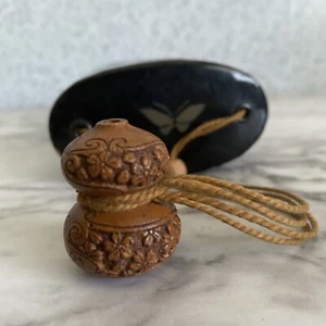 Vintage Japanese Inro Netsuke Lacquer Case Carved Boxwood Floral Butterfly Vase - Picture 1 of 19