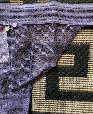 NEU STRING "ESTELLE" GANZ SPITZE TÜLL 32/34 40/42 44/46 S'OLIVER lila *97712308 - Bild 1 von 4