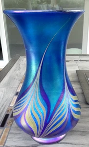 Signed 2010 Vandermark Art Glass Blue Aurene Iridescent Pulled Feather Vase 9" - Picture 1 of 11