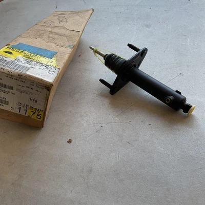 New OEM Genuine GM 12387711 Clutch Slave Cylinder Fits 1990-1995 Chevy GMC C1500 - Image 1 of 2
