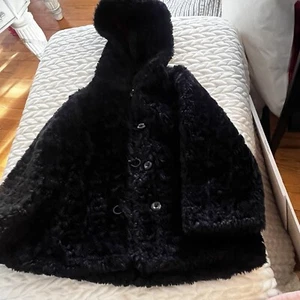 Gymboree Girls Vintage 2001 Black Faux Fur Jacket Coat Size 4T Hooded - Picture 1 of 9