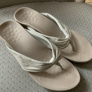 Vionic Arabella Women's Wedge Toe Thong Sandals Champagne Wm US10 NEW - Picture 1 of 6