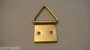 100 BRASS PLATED TRIANGLE PICTURE HANGERS 1" H x 9/16" W/ 200 #18 3/8" BP Nails - Picture 1 of 1