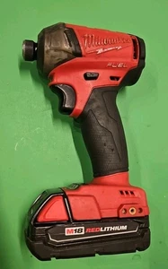 MILWAUKEE M18 COMBUSTIBLE 2760-20 SOBRETENSIÓN 1/4" 18V HEXAGONAL CONTROLADOR HIDRÁULICO Y BATERÍA  - Imagen 1 de 6