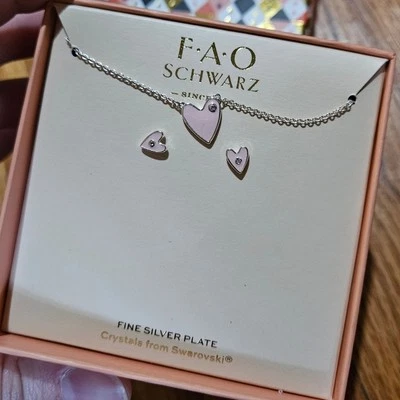 FAO Negro Swarovski Crystal & Pink Esmalte Corazón Colgante & Stud Earring Set Foto 1 de 4
